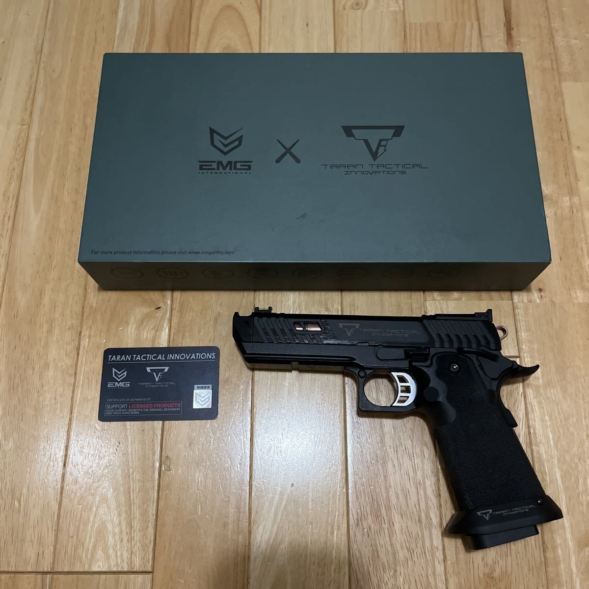 美品】EMG PIT VIPER ピットバイパー JW4 ジョン・ウィック ガス 美品】EMG PIT VIPER ピットバイパー JW4 ジョン・ウィック ガス