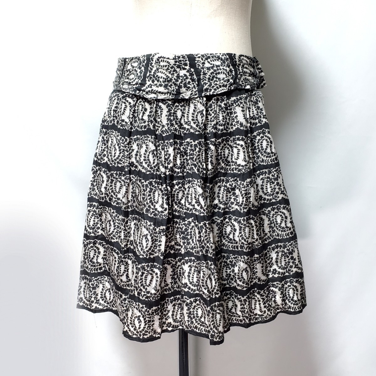 JILL STUART Jill Stuart black group ribbon total pattern miniskirt size 4( approximately XL size ) used goods 