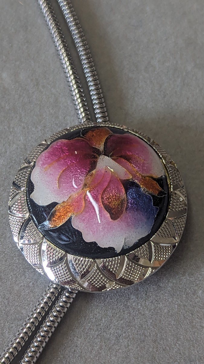 ヴィンテージアクセサリー 七宝焼 蘭の花モチーフ ループタイ風