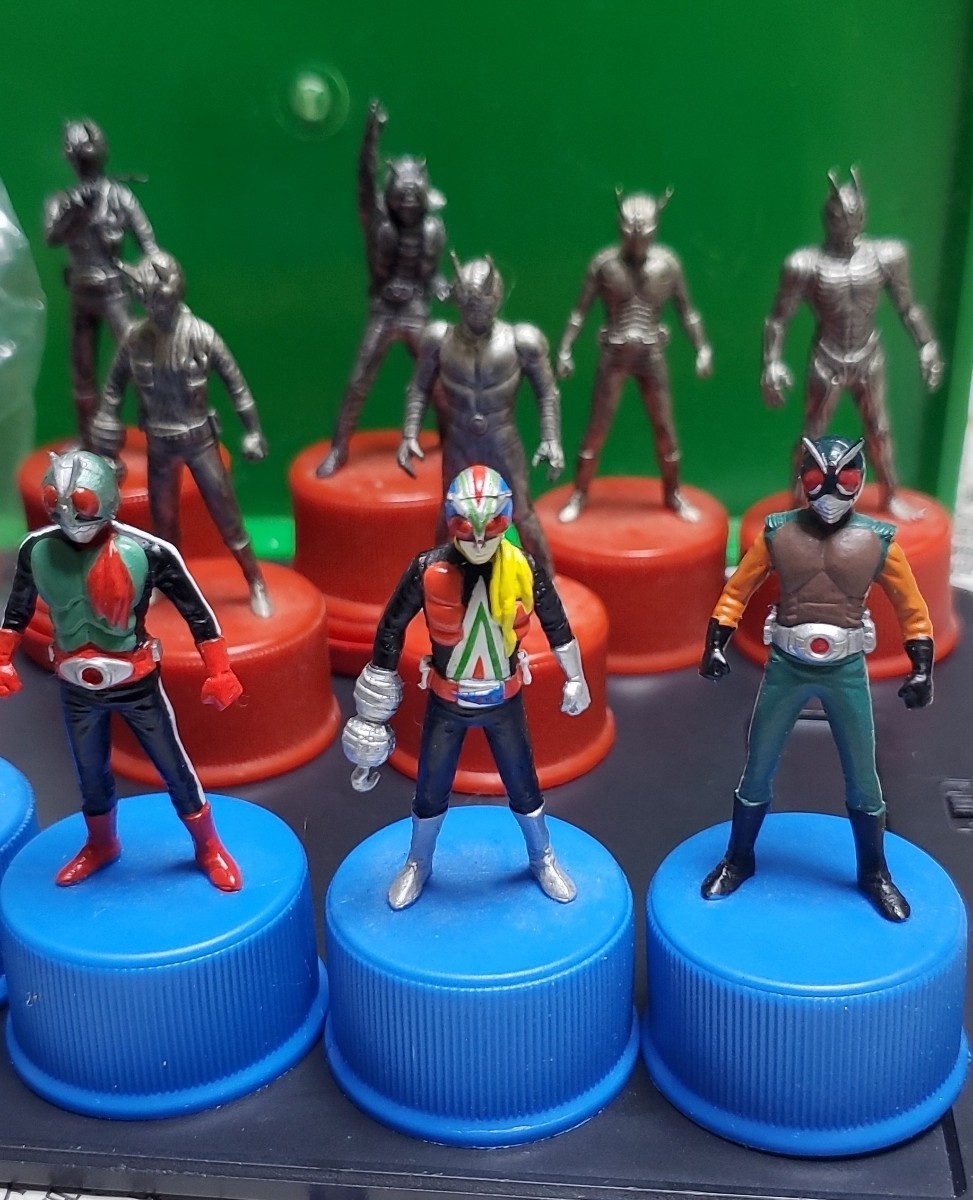  bottle cap Showa era Kamen Rider &.. man seven eleven limitation! total 12 body!.. man is unopened. 