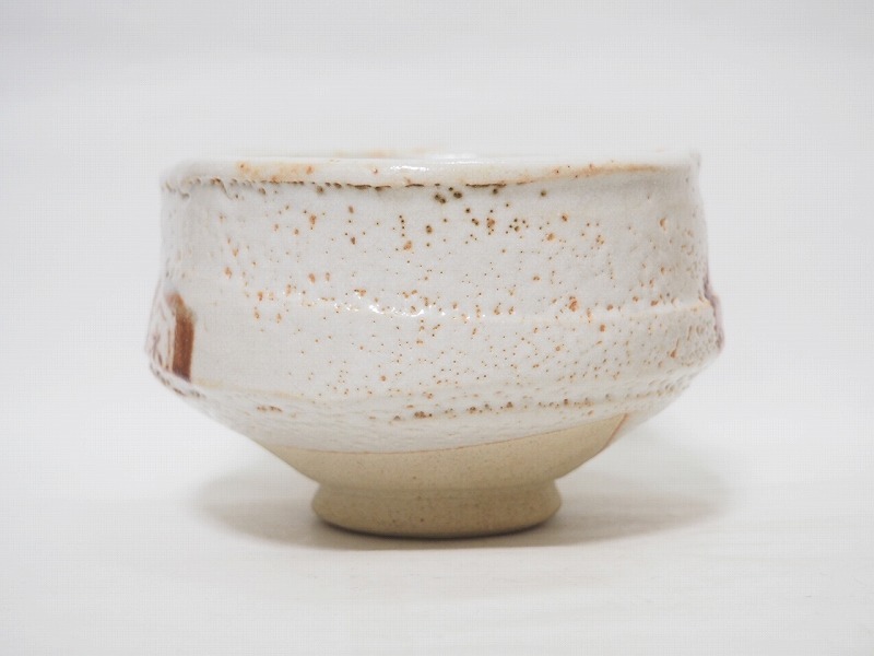 A1674 美濃焼 雅山窯 中島正雄 作 志野 茶碗 共箱付 ☆ 茶道具 A1674 美濃焼 雅山窯 中島正雄 作 志野 茶碗 共箱付 ☆ 茶道具