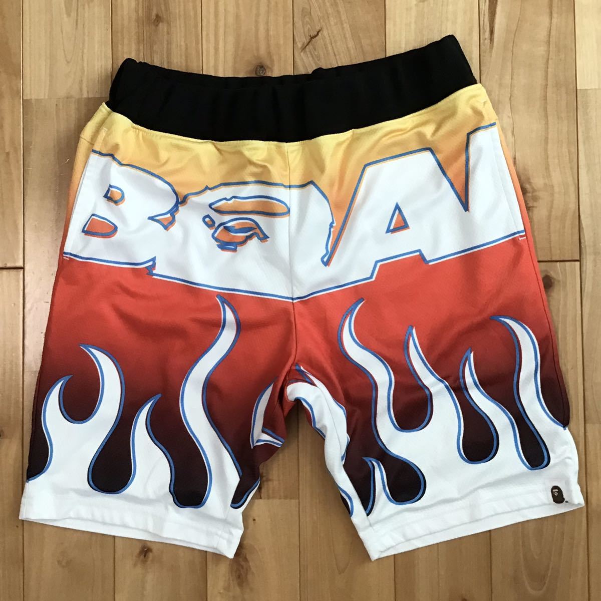 BAPE flame ハーフパンツ Sサイズ a bathing ape BAPE shorts fire エイプ ベイプ アベイシングエイプ ショーツ w6_画像1