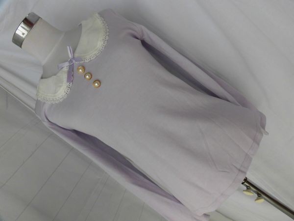 ei-1499 ■　Ｄｅａｒｙ　■　レディース　カットソー　長袖　うす紫　サイズＭ　うす紫に白のレース襟のカットソー_画像1