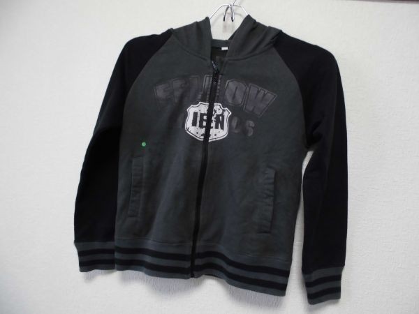 assk875☆　キッズ/子供服　■■男児向けジップアップパーカー■■　上着　パーカー　羽織り　グレー×ブラック　サイズ140　胸囲65-72_画像1