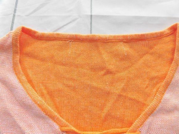 ei-1790　■　オレンジのTシャツ　■ レディース　Tシャツ　半袖　オレンジ　サイズM位　襟もとに組みひものTシャツ_画像2
