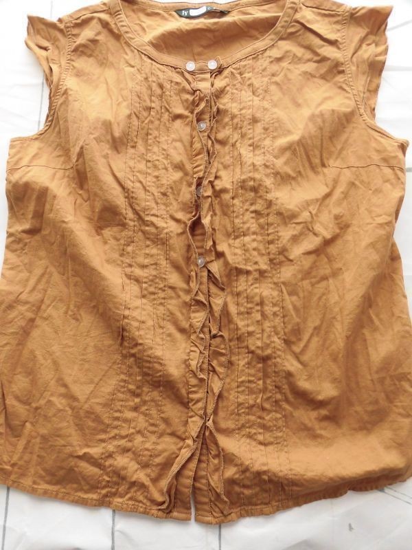 ei-1080　■ IY　BASIC　■ レディース　シャツブラウス　　サイズM　袖なし　茶　袖フリルの綿のブラウス_画像5