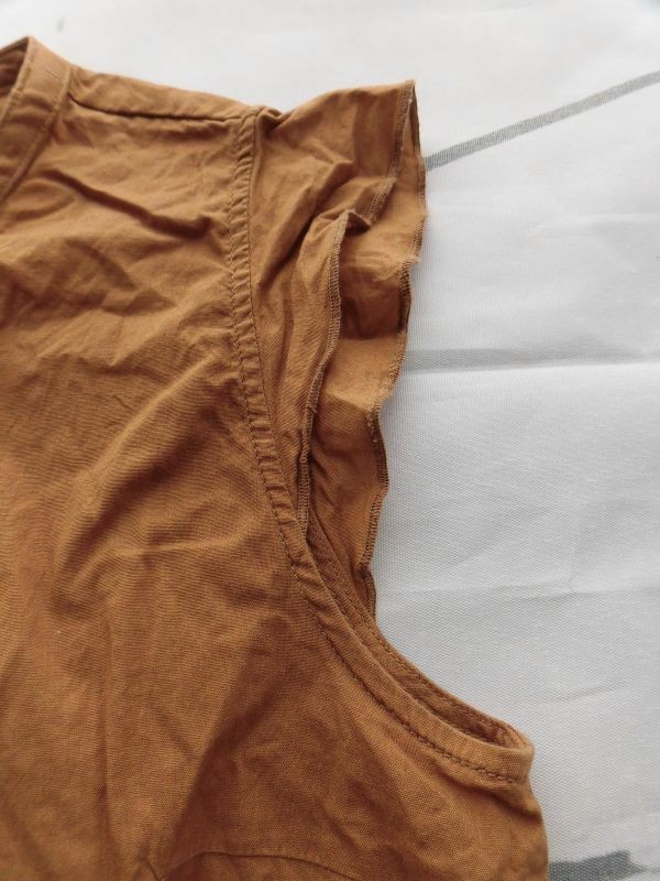 ei-1080　■ IY　BASIC　■ レディース　シャツブラウス　　サイズM　袖なし　茶　袖フリルの綿のブラウス_画像8