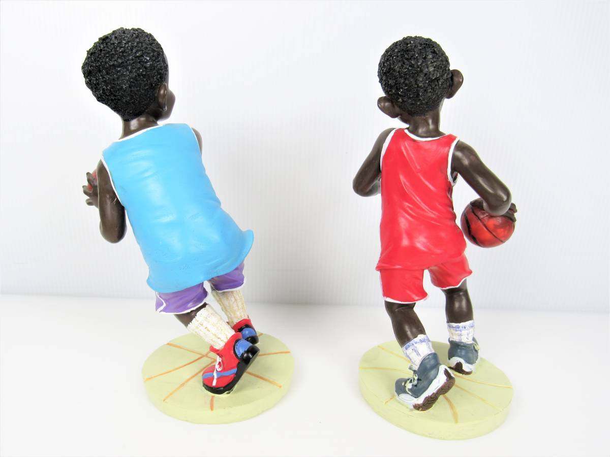 希少 バスケをする少年 フィギア 置物 バスケットボール 子供 マイケルジョーダン スラムダンク アンティーク 骨董品 お宝 2個セット 中古の画像3