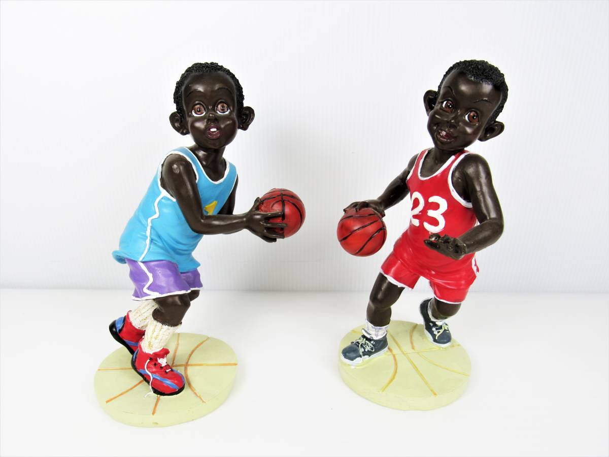 希少 バスケをする少年 フィギア 置物 バスケットボール 子供 マイケルジョーダン スラムダンク アンティーク 骨董品 お宝 2個セット 中古の画像1