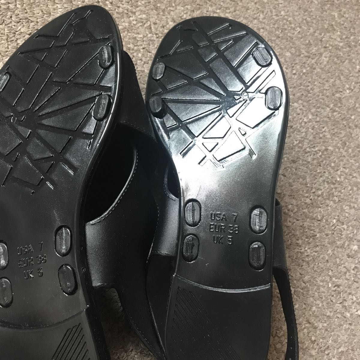 黑色涼鞋新貨尺碼UA 7 23.0-23.5 原文:黒サンダル 新品 サイズUA7 23.0-23.5
