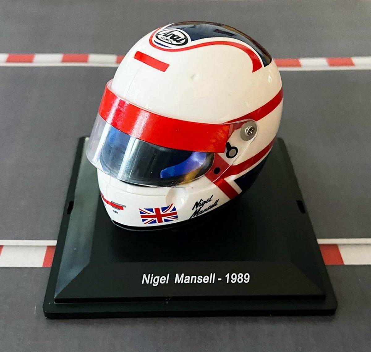 即決　 海外 高品質　送料込み　ナイジェル・マンセル　 F1 1989 FERRARI SPARK 1:5サイズ ヘルメット F1 NIGEL MANSELL