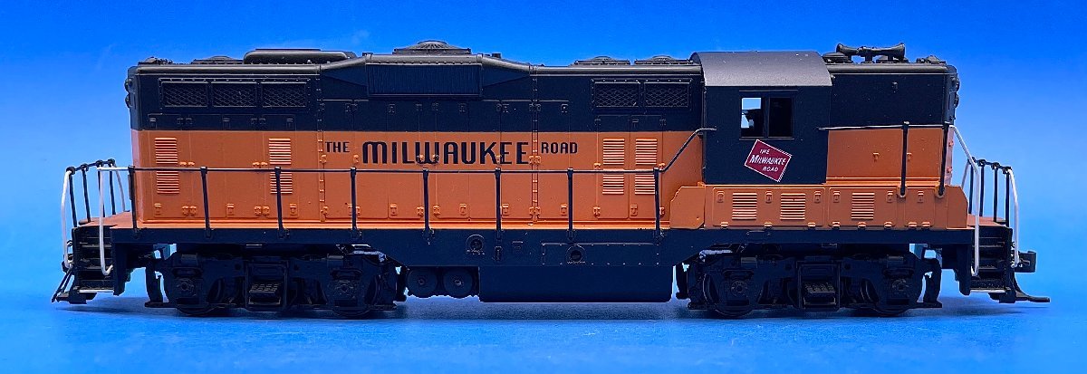 *3G111 HO gauge производитель неизвестен зарубежный type американский type GP-9? дизель локомотив THE MIKWAUKEE ROAD без коробки . утиль 