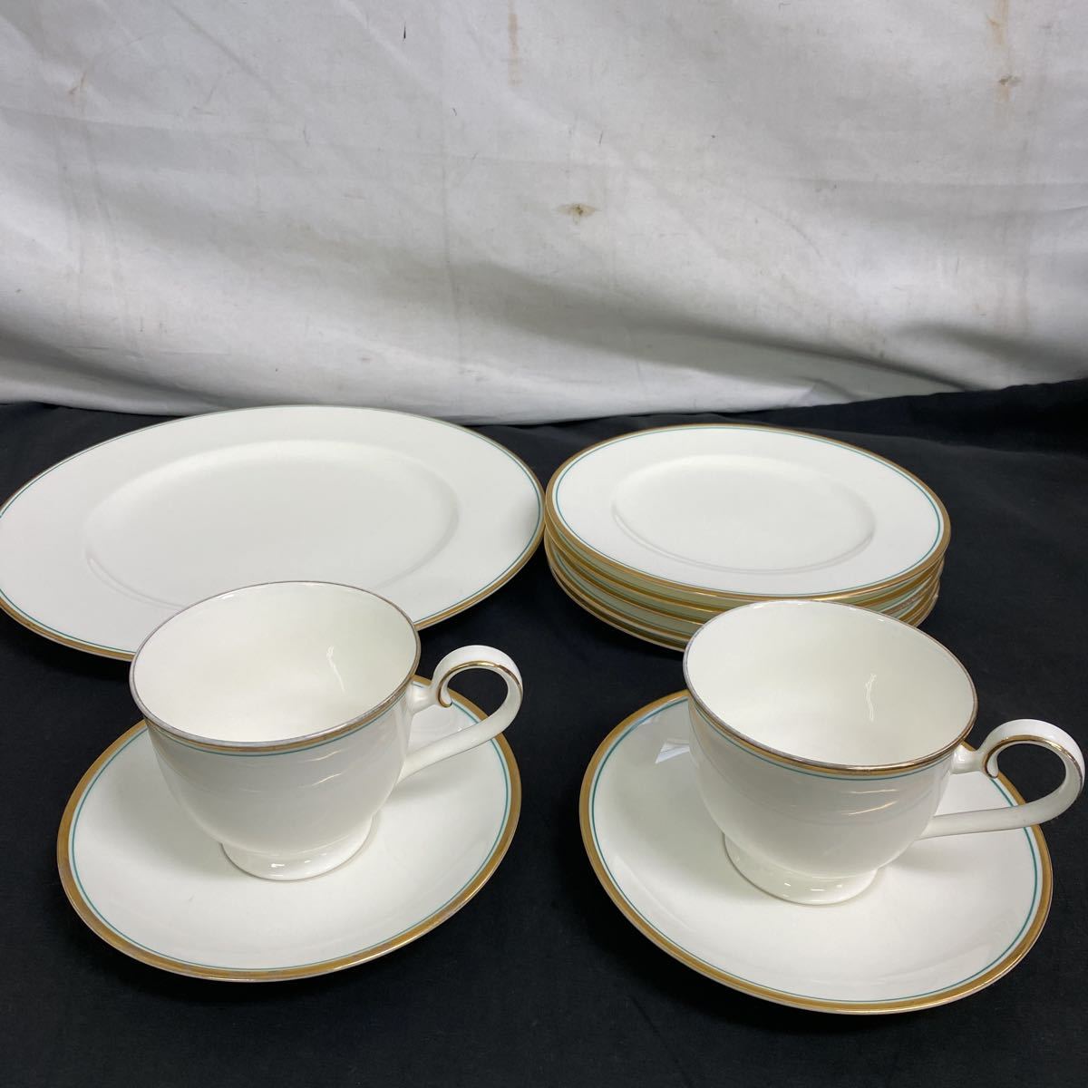 ◆中古 Noritake/ノリタケ お皿セット コンテンポラリー 白無地 金縁 グリーンライン 大皿 プレート 小皿 カップ＆ソーサー 洋食器 102-10の画像1