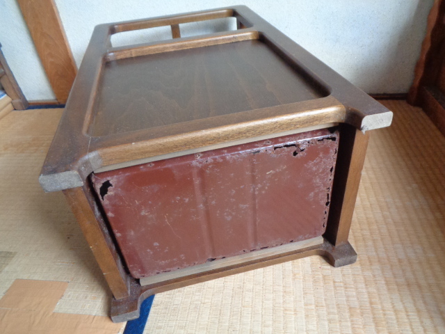 アンティーク 昭和レトロ 木製 傘立て/SANKYU-MADE IN JAPAN/底受皿の錆び大・側面化粧板に糊ハガレの浮きあり/_画像5