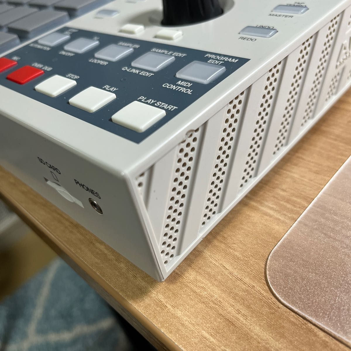 Akai Professional MPC ONE retro edition 限定カラー