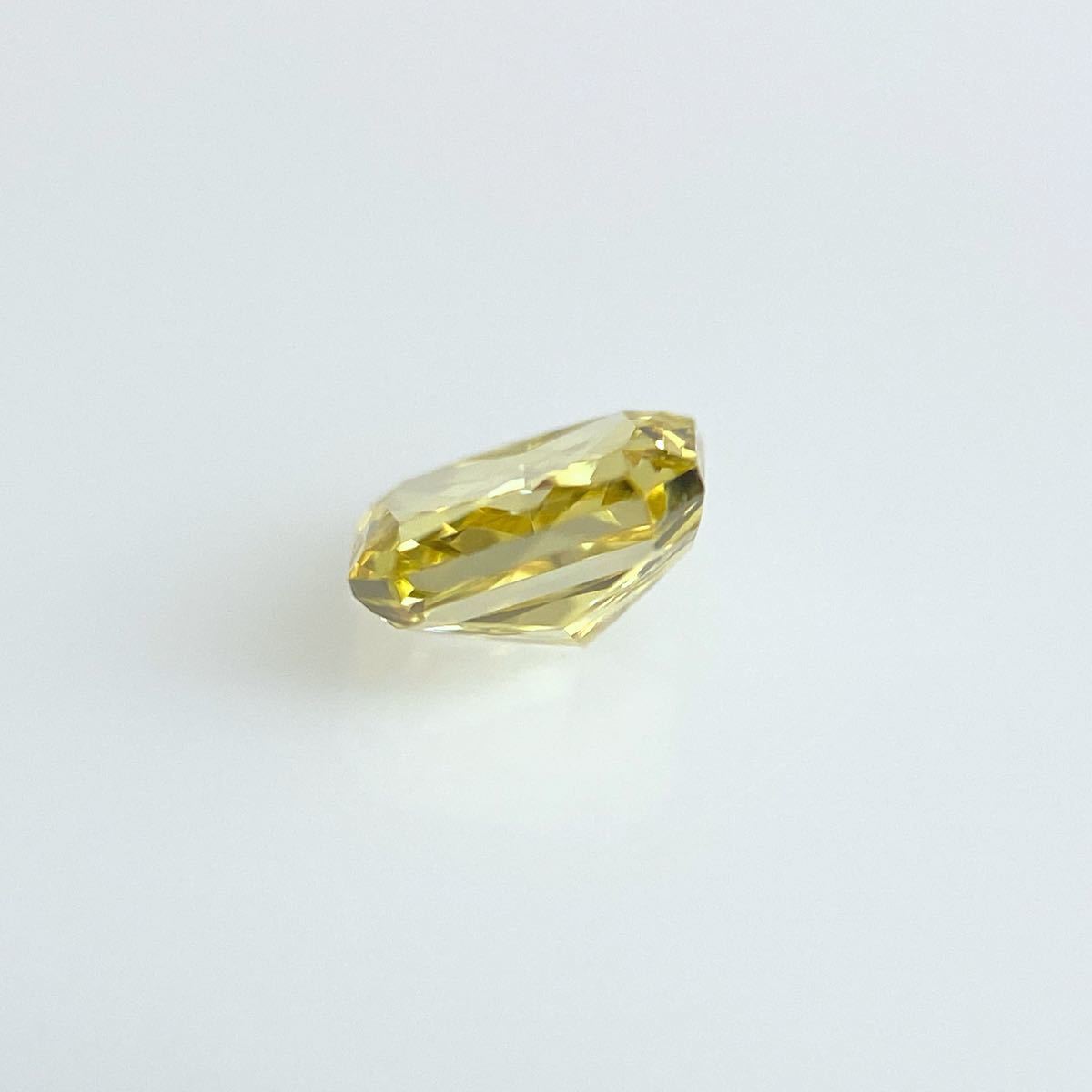 ０．１２２ct　ＦＡＮＣＹ　ＶＩＶＩＤ　ＹＥＬＬＯＷ　ＶＶＳ２　ラディアント　ビビッドイエローダイヤモンドルース_画像2