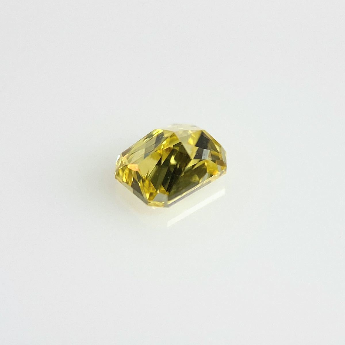 ０．１２２ct　ＦＡＮＣＹ　ＶＩＶＩＤ　ＹＥＬＬＯＷ　ＶＶＳ２　ラディアント　ビビッドイエローダイヤモンドルース_画像3