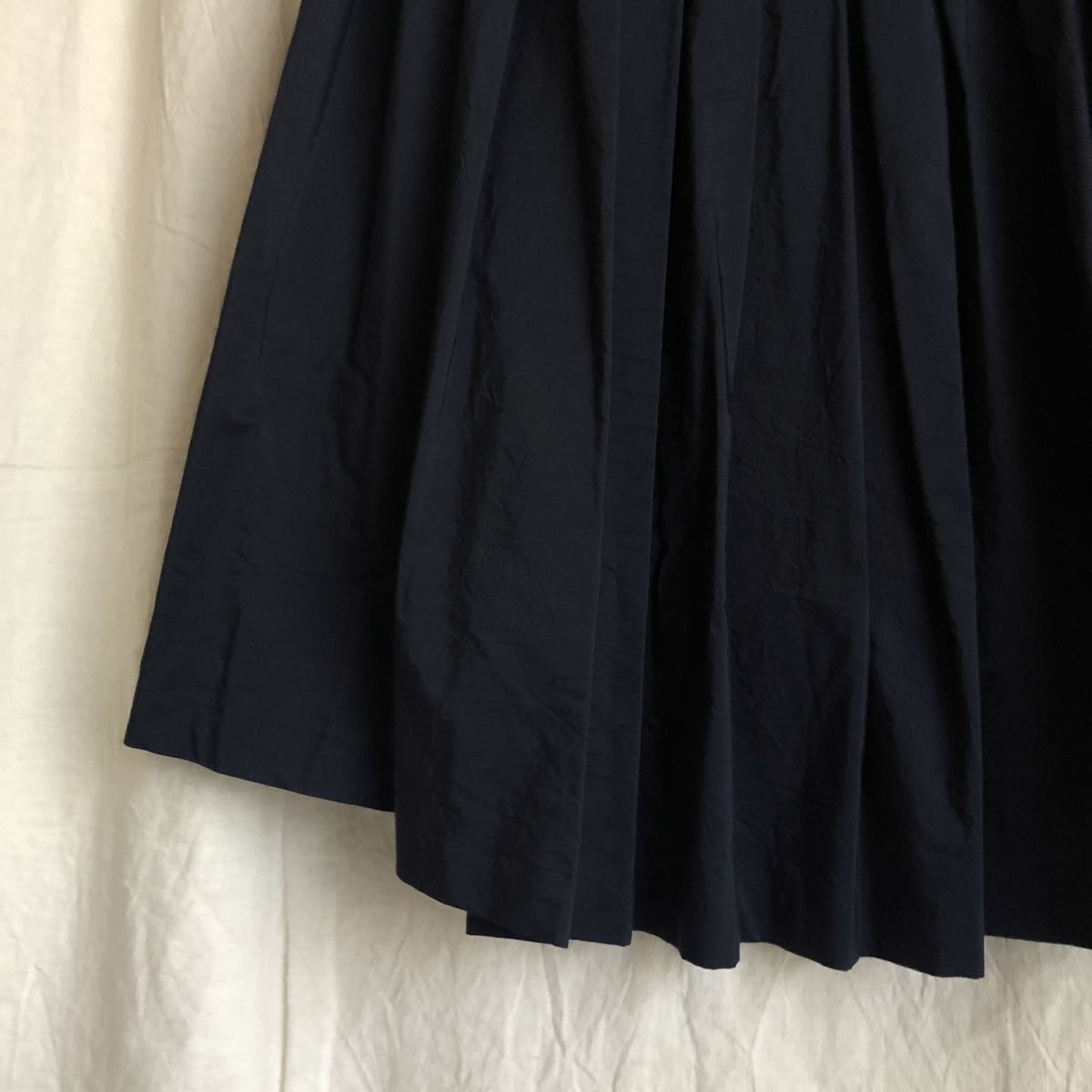 mina perhonen mina perhonen 2021SS sol mou хлопок шелк юбка в складку dark navy обычная цена 71,500 иен 