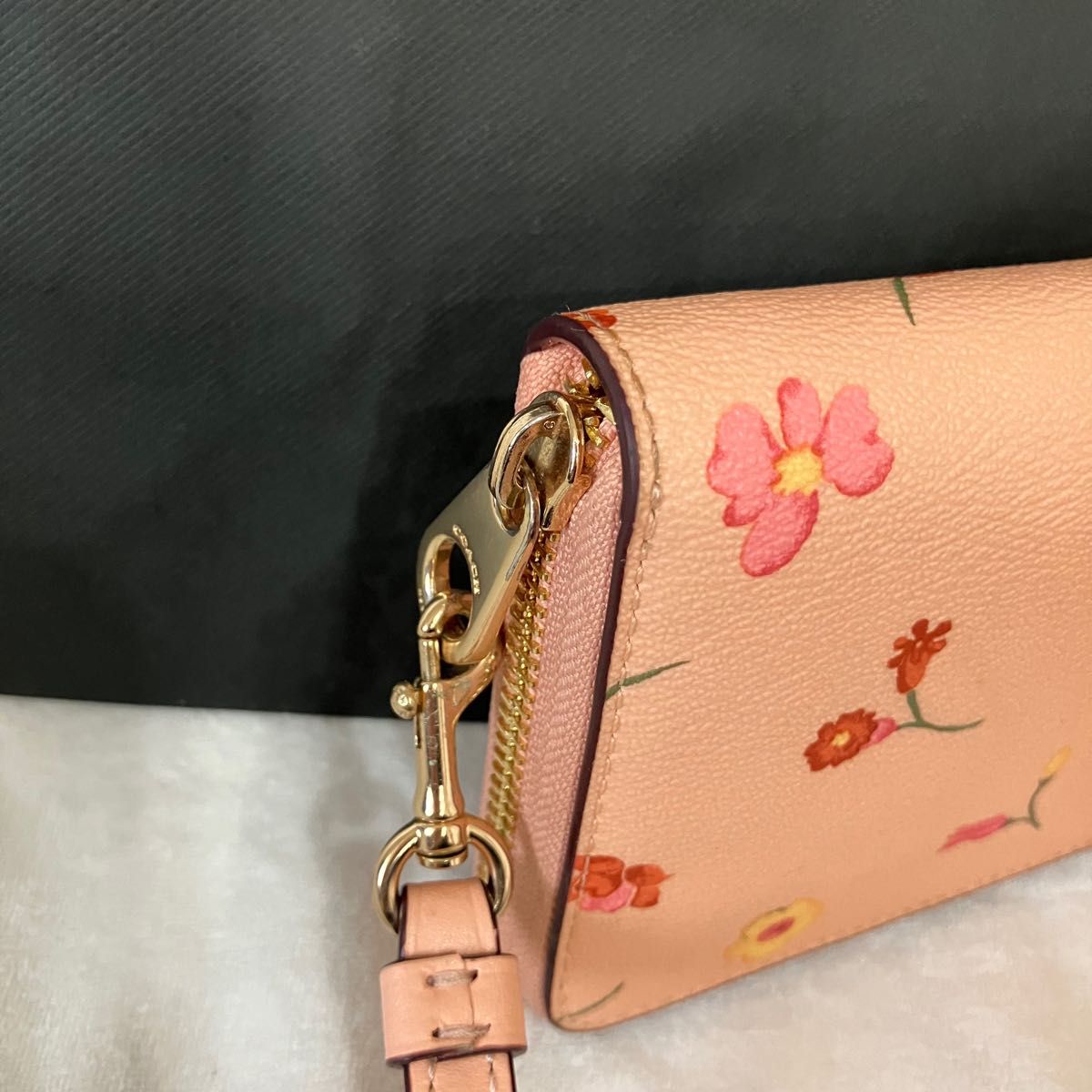 【COACH】美品　フローラル 長財布 レディース コーチ 小物 花柄 財布 ピンク　ファスナー　 大人かわいい 柄