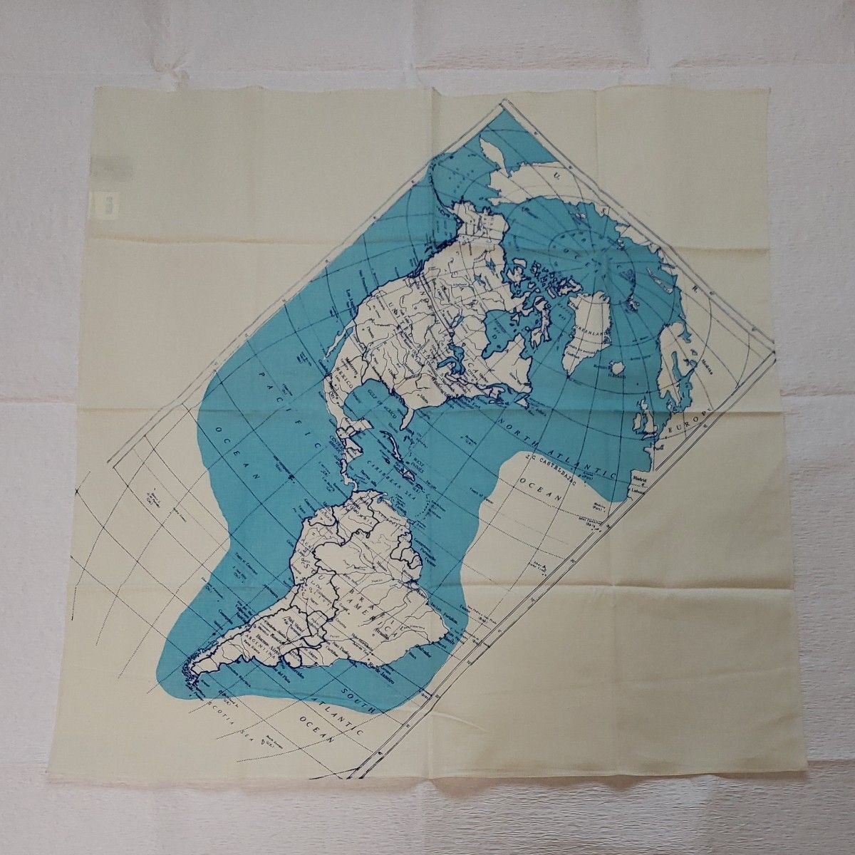 未使用 J.C.CASTELBAJAC 綿麻 スカーフ 生成り 水色 世界地図 マップ 73cm 大判スカーフ カステルバジャック