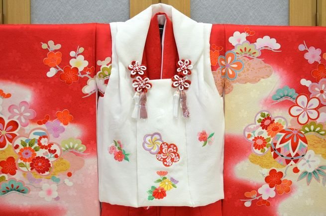  девочка "Семь, пять, три" прекрасное качество симпатичный . ткань белый натуральный шелк вышивка рисунок сделано в Японии [3 лет для ] ngs-hifu-28