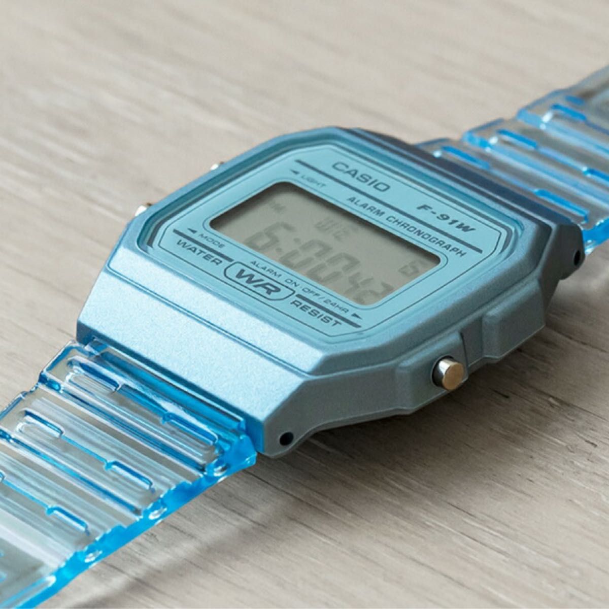 【新品】チープカシオ　ブルー クリア　スケルトン　カシオ デジタル腕時計