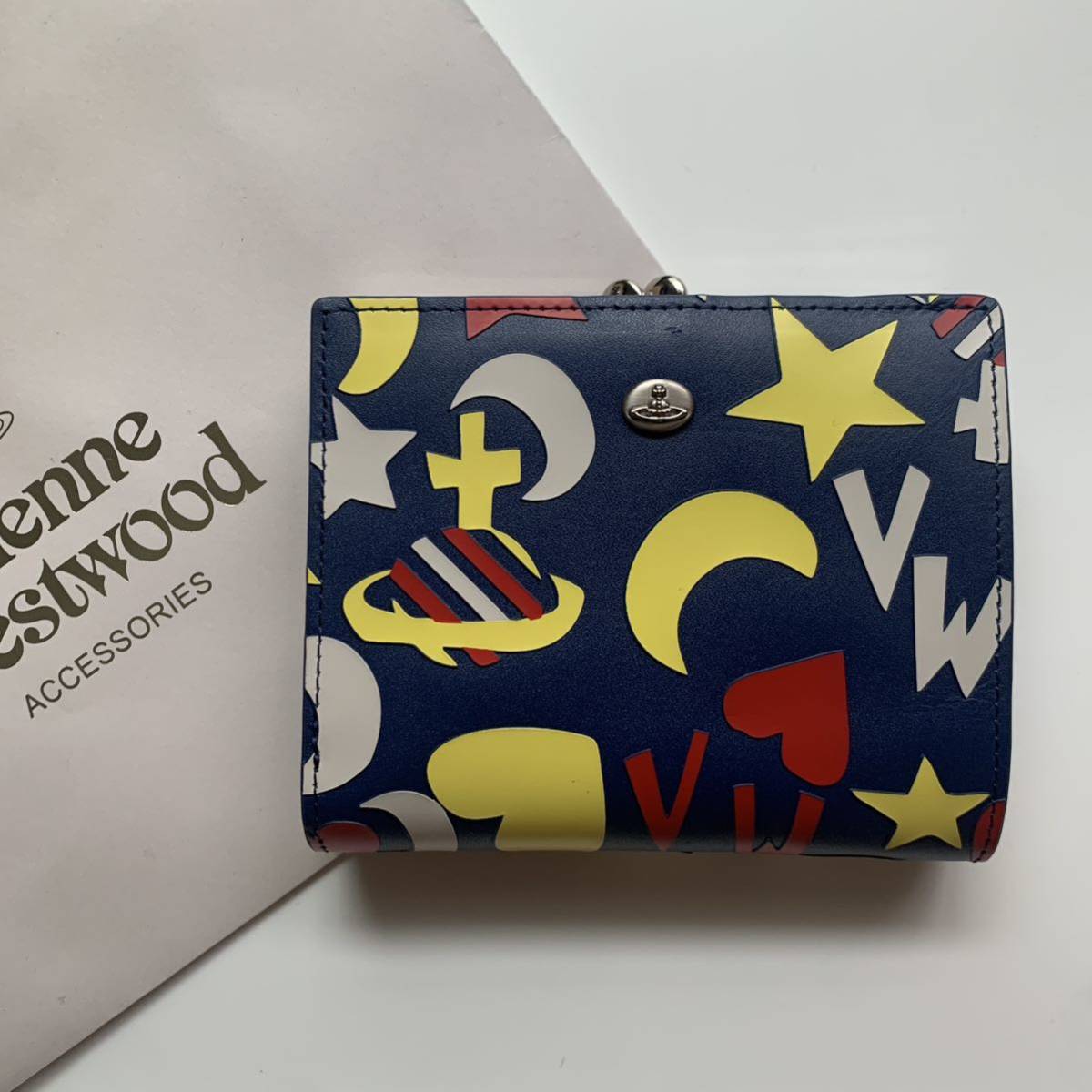 格安SALEスタート！ 新品 viviennewestwood 月星ハート 2つ折りがま口