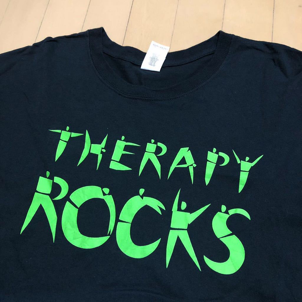 GILDAN /ギルダン /メンズ3XL 半袖Tシャツ トップス プリントTシャツ THERAPY ROCKS ロゴT 黒 アメカジ USA古着 大きいサイズ_画像3