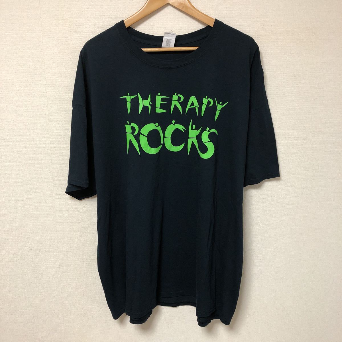 GILDAN /ギルダン /メンズ3XL 半袖Tシャツ トップス プリントTシャツ THERAPY ROCKS ロゴT 黒 アメカジ USA古着 大きいサイズ_画像1