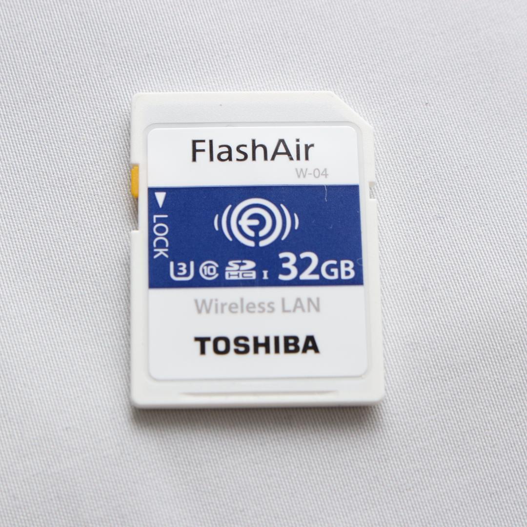 東芝 TOSHIBA フラッシェアー FlashAir Wi-Fi SDカード 32GB W-04の