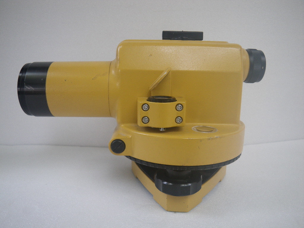 TOPCON トプコンオートレベル AT-M3 スレ.傷.汚れ等有る普通中古品です。ピント・レンズのクモリ問題有りません。未校正品です。