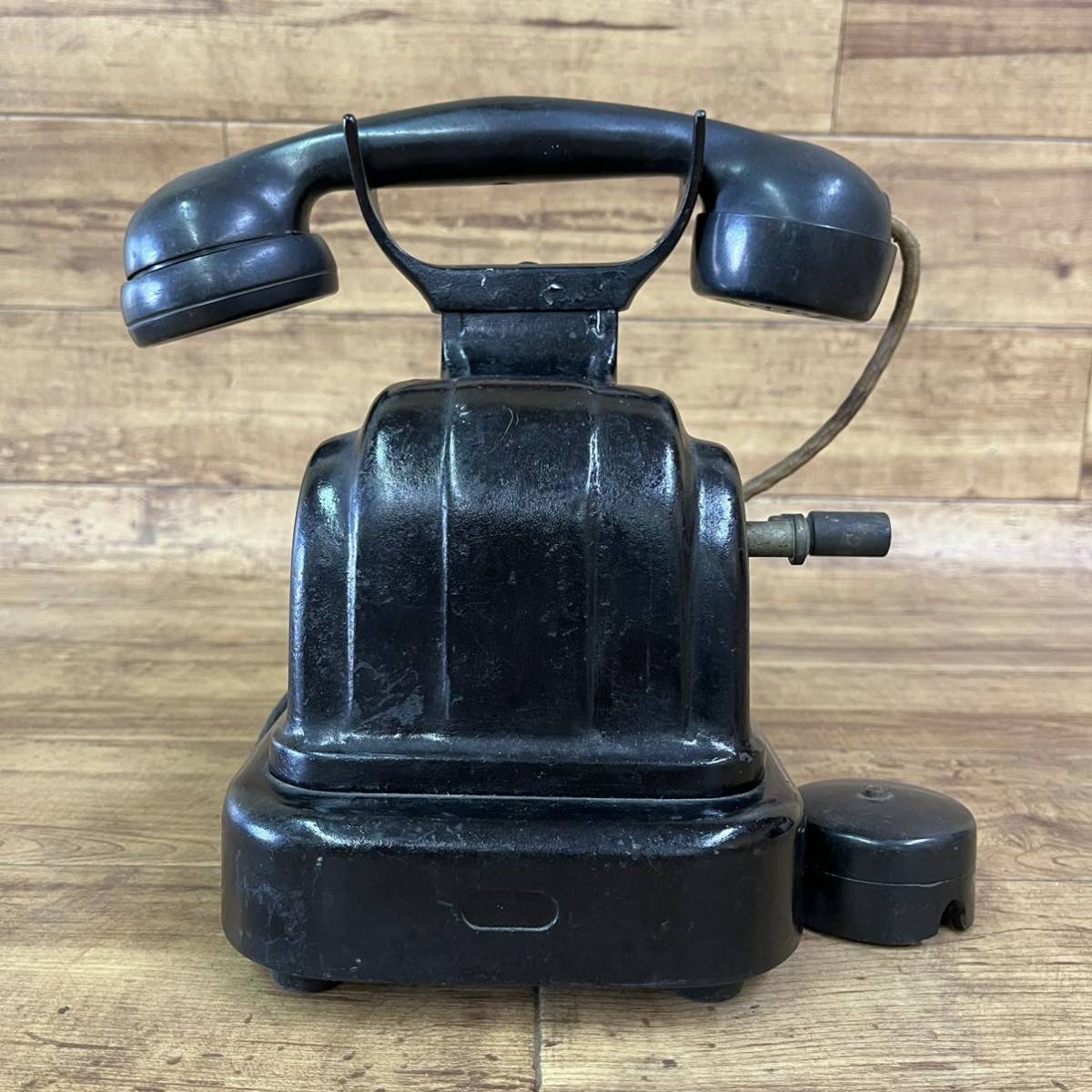 d702501 磁石式卓上電話機 アンティーク電話機 レトロ雑貨 共電式 黒電話 手回し式 ハンドル式 昭和レトロ 当時物 中古品