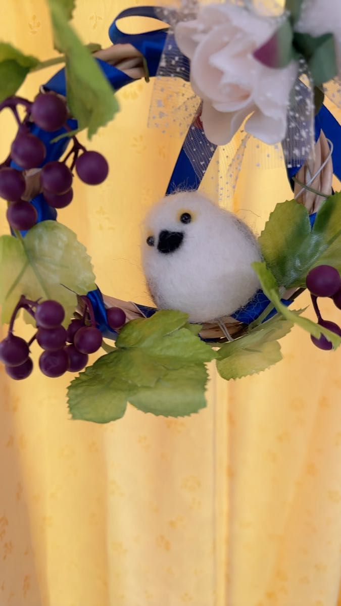 シマエナガ　可愛い　リース　オーナメント　壁飾り　羊毛フェルト　ハンドメイド　手作り　オリジナル　ぶどう　鳥　野鳥　プレゼントに！