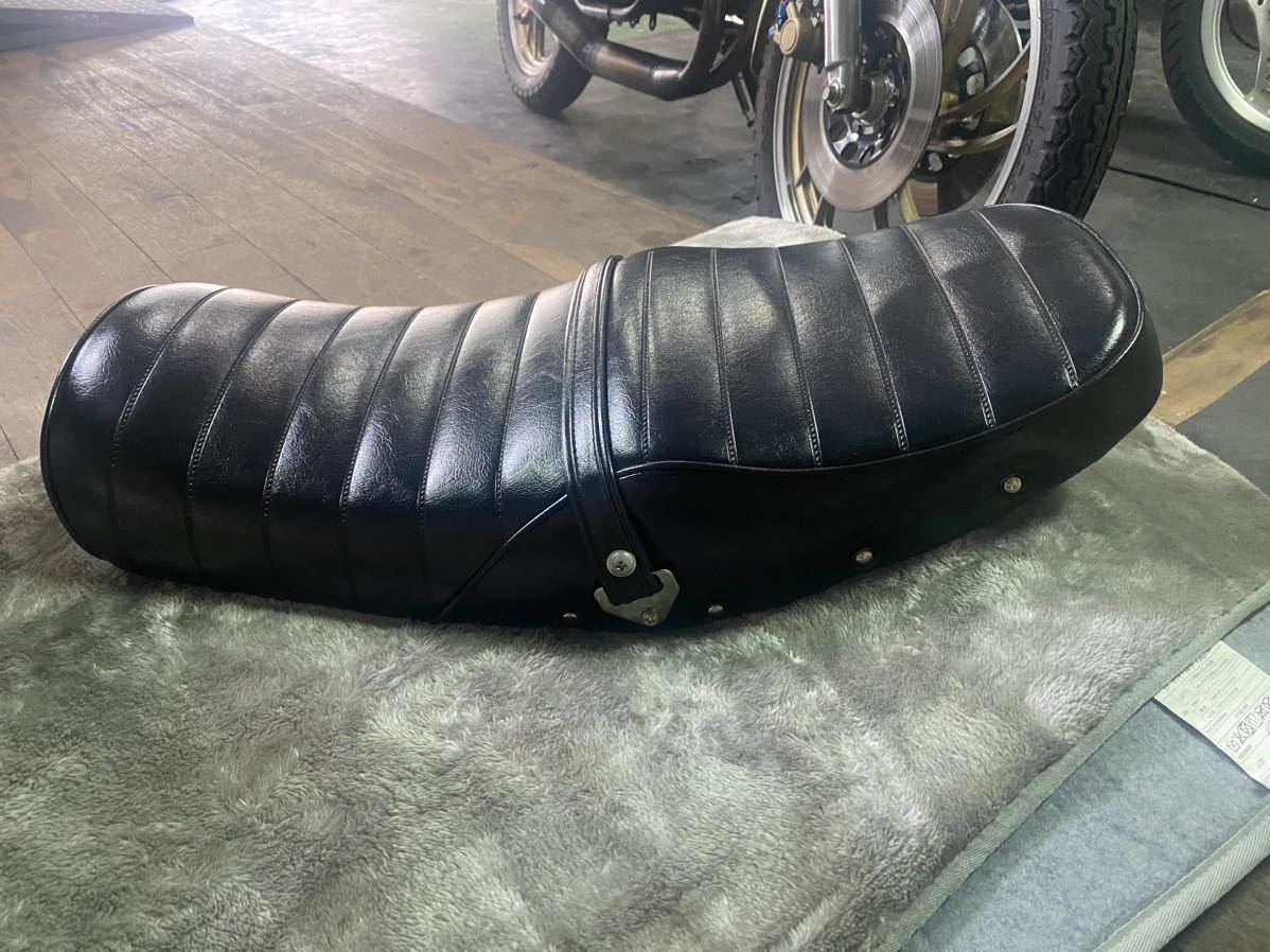 RZ250 タックロールシート 美品 黒 売り切り ヤマハ RZ250 タックロールシート 美品 黒 売り切り ヤマハ
