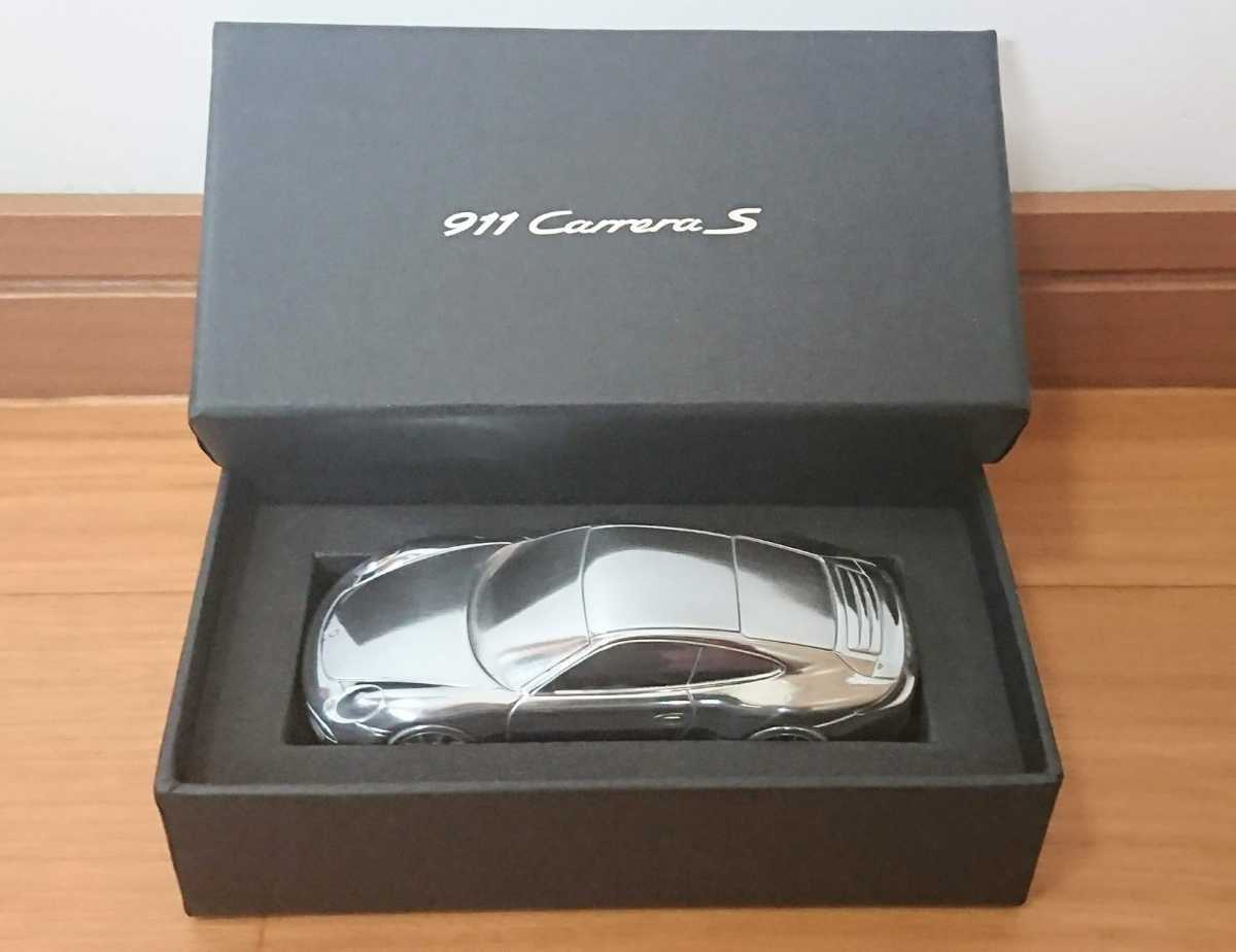  Porsche 911 Carrera S(991 previous term model ) paper weight metal car unused box attaching 