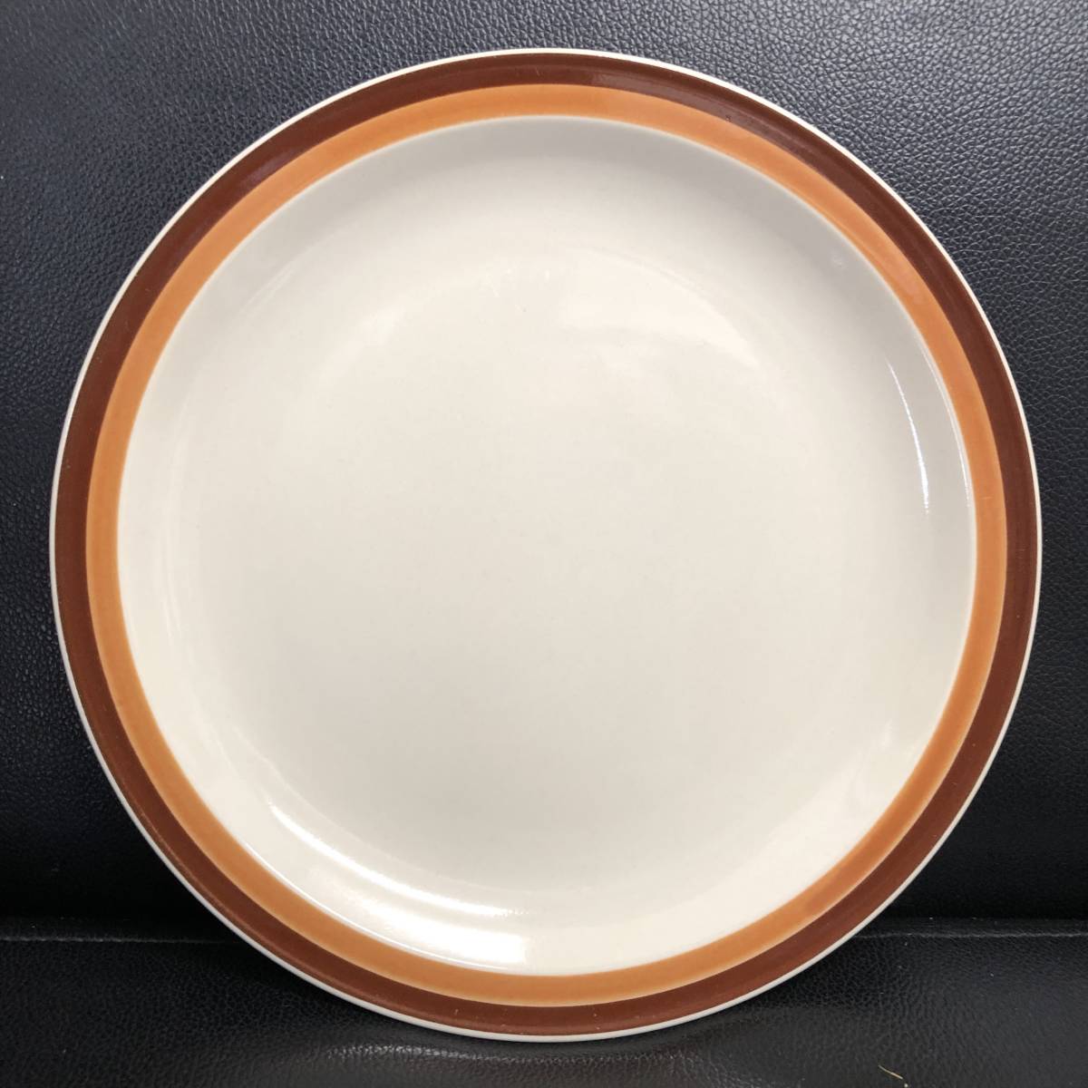 《食器》 銘無「茶とオレンジの縁 中サイズのプレート ×2枚セット」 円直径：約23.1cm・高さ：約1.8cm 中皿：2点の画像4