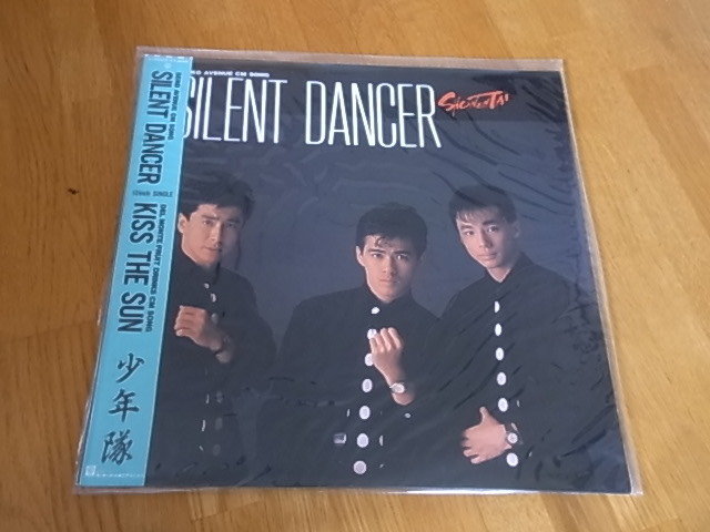 レコード12インチシングル　SILENT　DANCER KISS THE　SUN　少年隊　1度使用したのみ。_画像1