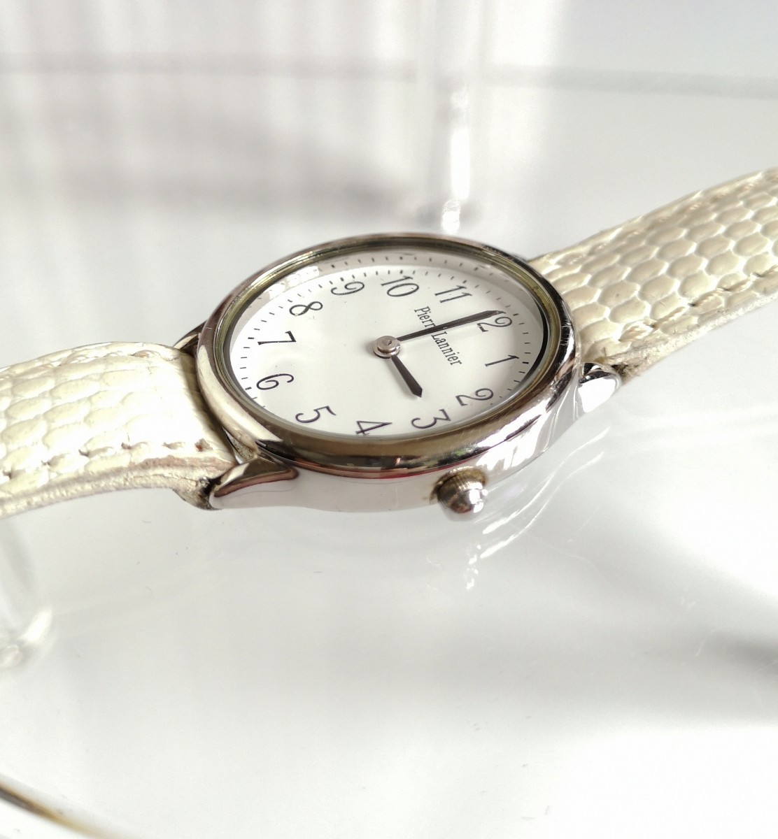 フランス製 腕時計 Pierre Lannier 本革 ホワイト 稼働品 782 クォーツ