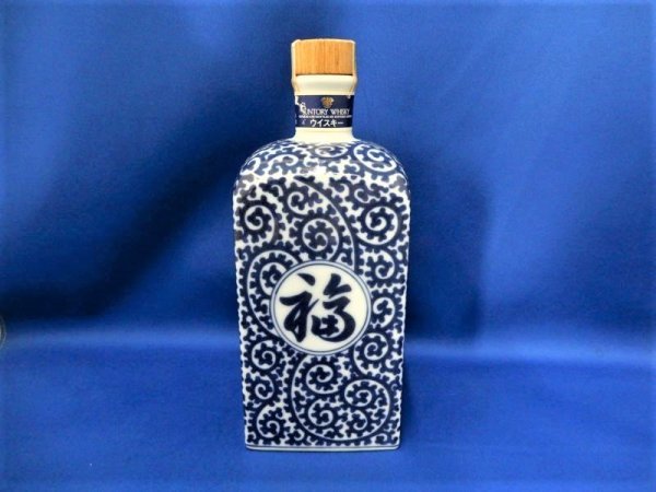 A02176★【未開栓】SUNTORY WHISKY サントリー ウイスキー 山崎 染付蛸唐草「福」文角瓶 12年 青 有田焼 陶器 国産 600ml 43% 保管品 酒類