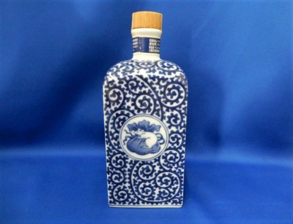 A02176★【未開栓】SUNTORY WHISKY サントリー ウイスキー 山崎 染付蛸唐草「福」文角瓶 12年 青 有田焼 陶器 国産 600ml 43% 保管品 酒類 A02176★【未開栓】SUNTORY WHISKY サントリー ウイスキー 山崎 染付蛸唐草「福」文角瓶 12年 青 有田焼 陶器 国産 600ml 43% 保管品 酒類