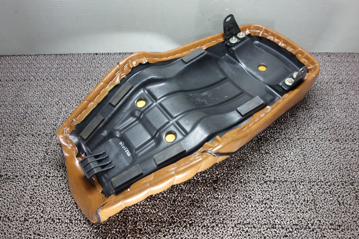 GN125H ダブルシート タックロールシート LC6PC レザー張り替え GN125H ダブルシート タックロールシート LC6PC レザー張り替え