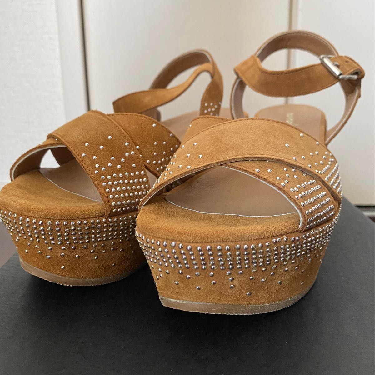 STUDS WEDGE SANDAL  厚底スタッズサンダル