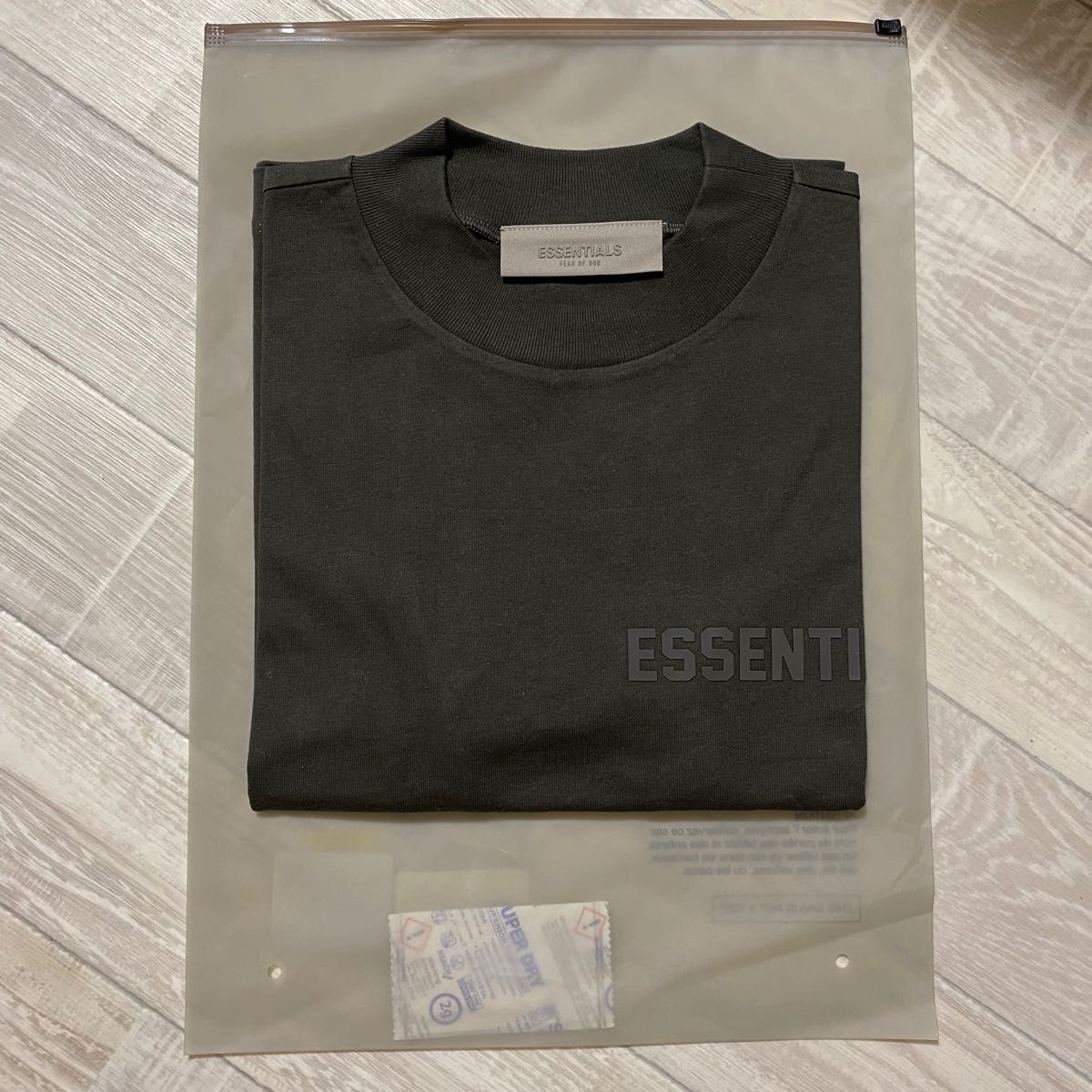 FOG エッセンシャルズ Tシャツ off black 黒 XL ラバー ロゴ FEAR OF GOD Essentials