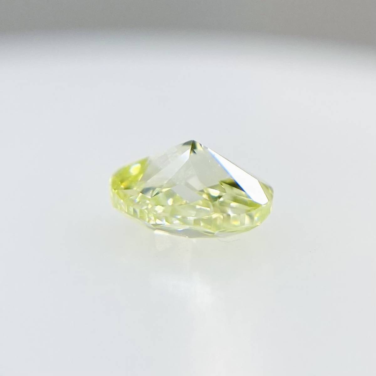 FANCY YELLOW GREEN 0.306ct OV/RT2078/CGL