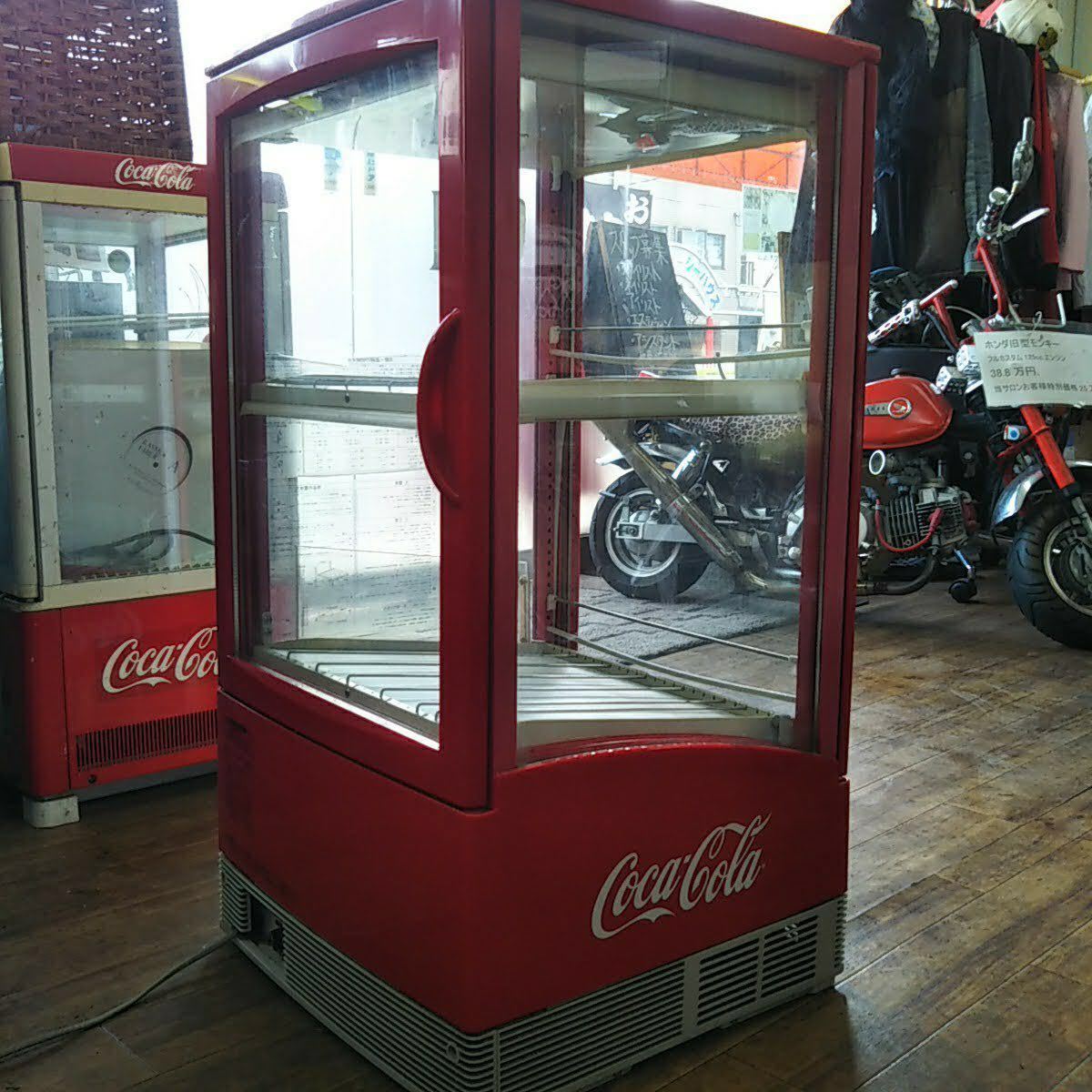 Coca-Cola 冷蔵ショーケース 約46×46×88 冷蔵庫 コカ・コーラ 天板赤_画像2