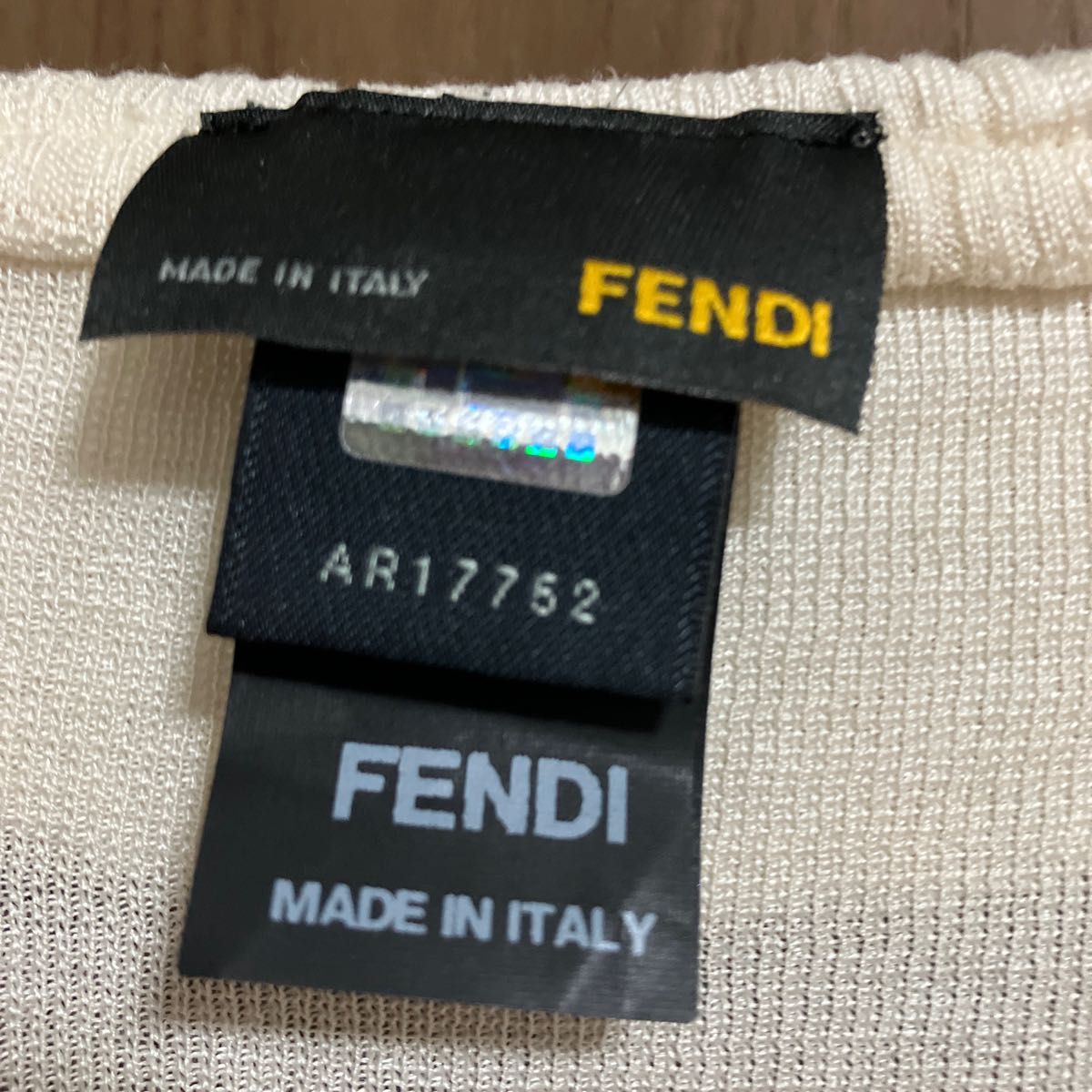 フェンディ FENDI ニット 襟付き トップス ロゴチャーム 五分袖 40