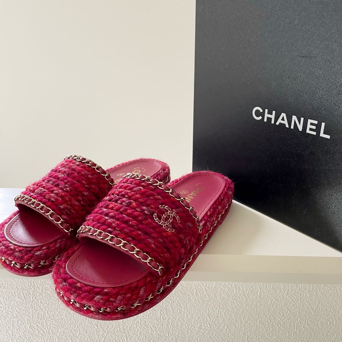 CHANEL フラットサンダル 赤 レッド ツイード 38 シャネル 22P CHANEL フラットサンダル 赤 レッド ツイード 38 シャネル 22P