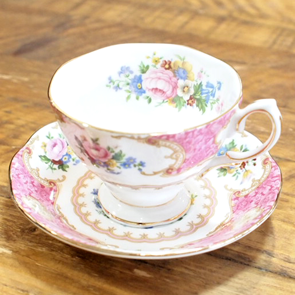 想像を超えての ROYAL ALBERT/ロイヤルアルバート カップ＆ソーサー