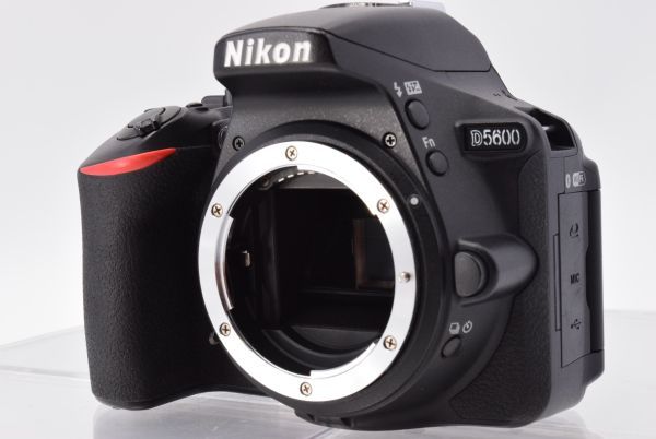 大人気 280□超美品□ シャッター回数10340回 Nikon D5600 ニコン