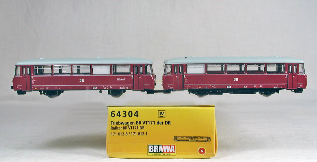 BRAWA #64304 ＤＤＲ（東ドイツ国鉄） ＢＲ１７１.０ ＋ ＢＲ１７１.８ レールバス (ブラットレッド） Ep.4